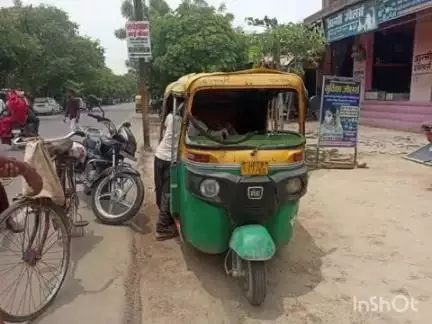 औरैया: कोतवाली क्षेत्र के अंतर्गत जेसी चौराहा के समीप कार ने ऑटो में मारी टक्कर, ऑटो चालक गंभीर रूप से घायल, रेफर