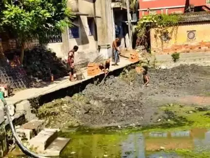 ভাঙড় ১: রাস্তার বেহাল দশা, তাড়দাহ গ্রাম পঞ্চায়েতের আর্থিক সহযোগিতায় ভাঁটিপোতা গ্রামে রাস্তার সমস্যার সমাধান

#jansamasya