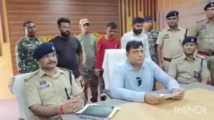 राजनांदगांव: एसपी कार्यालय में प्रेस वार्ता कर दोहरे हत्याकांड मामले में तीन आरोपियों की गिरफ्तारी का किया गया खुलासा