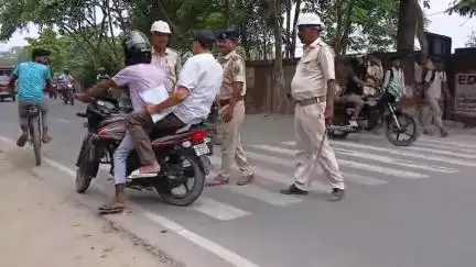 बेतिया: पुलिस ने बेतिया में चलाया वाहन जांच अभियान, वसूला ₹1,86,500 का जुर्माना
