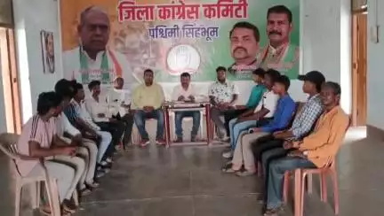 चाईबासा: कांग्रेस भवन में विभिन्न कॉलेजों के छात्रों ने एनएसयूआई की सदस्यता ली