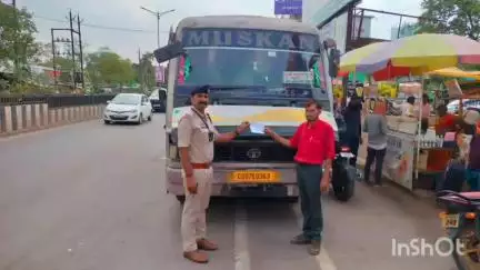 दुर्ग: ऑपरेशन-सुरक्षा अभियान के तहत यातायात पुलिस दुर्ग द्वारा लापरवाह बस चालकों पर की जा रही कार्रवाई