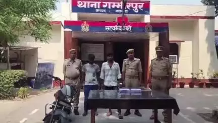 मेहनगर: गंभीरपुर थाना की पुलिस टीम ने चोरी के मामले में वांछित 2 शातिर चोरों को किया गिरफ्तार, अवैध तमंचा व कारतूस बरामद