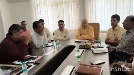 अल्मोड़ा: दर्जा राज्य मंत्री सुरेश भट्ट ने मेडिकल कॉलेज अल्मोड़ा में स्वास्थ्य विभाग के कार्मिकों की बैठक ली, दिए आवश्यक निर्देश
