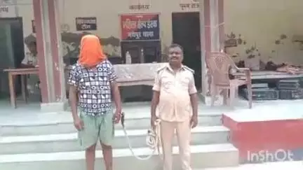 मधेपुर: मधेपुर पश्चिमी सिंह चौक के पास 69 बोतल विदेशी शराब, 141 केन बियर और कार के साथ शराब तस्कर गिरफ्तार