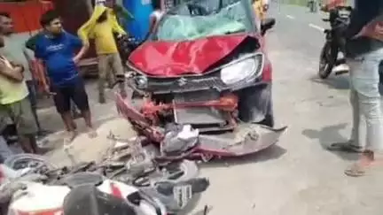 छपरा: बेलौर में कार और बाइक की टक्कर में तीन घायल, सदर अस्पताल छपरा रेफर