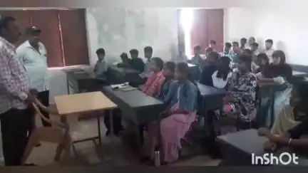 తంబళ్లపల్లె మండలంలో పునః ప్రారంభమైన పాఠశాలలు. తొలి రోజు కావడంతో తగ్గిన హాజరు శాతం. ఆగిన విద్యా కిట్ల పంపిణి