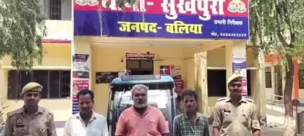बलिया: सुखपुरा पुलिस ने सरिया चोरी के तीन अभियुक्तों को किया गिरफ्तार, ई-रिक्शा से ले जा रहे थे माल
