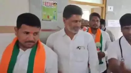 జమ్మికుంట: పట్టణంలోని ప్రభుత్వ ఆసుపత్రిని స్థానిక BJP నాయకులతో కలిసి సందర్శించిన BJP పార్టీ జిల్లా అధ్యక్షుడు గంగాడి కృష్ణారెడ్డి