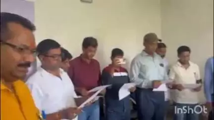 बिक्रमगंज: विद्युत आपूर्ति अवर प्रमंडल बिक्रमगंज के प्रांगण में विश्व बाल श्रम निषेध दिवस पर अधिकारियों और कर्मियों ने लिया संकल्प