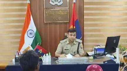 ज्ञानपुर: ज्ञानपुर के पुलिस अधीक्षक अभिमन्यु मांगलिक ने जनता दर्शन में सुनी फरियाद
