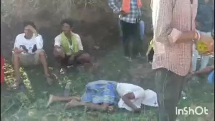 लखनपुर: ग्राम बेलदगी मुख्य मार्ग पर हुए सड़क हादसे में बाइक सवार तीन लोगों की हुई मौत, जांच में जुटी लखनपुर पुलिस