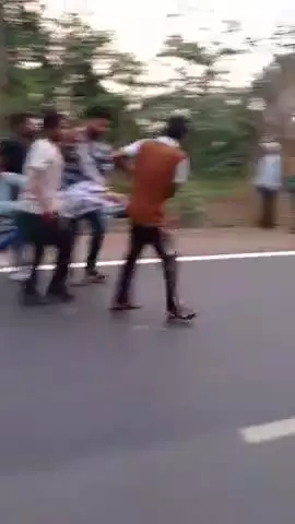 रानीपुर रोड चिकलर कृपया दारू पीकर वाहन न चलाएं तीन व्यक्ति जिला अस्पताल 
@