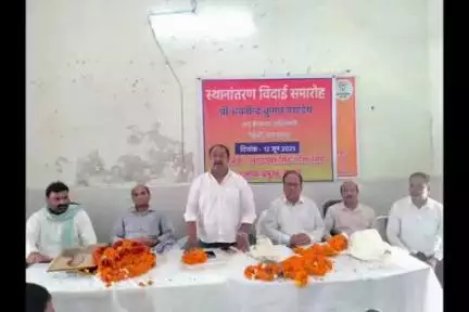 तुलसीपुर: बीडीओ गैसड़ी अवनींद्र कुमार पांडे के स्थानांतरण पर दी गई विदाई, नवागत बीडीओ रजनीश शुक्ला का हुआ भव्य स्वागत
