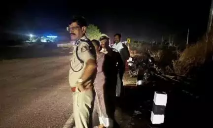 ರಾಯಚೂರು: ಭೀಕರ ರಸ್ತೆ ಅಪಘಾತ ಸ್ಥಳಕ್ಕೆ ಎಸ್ಪಿ ಎಂ.ಪುಟ್ಟಮಾದಯ್ಯ ಭೇಟಿ; ಪರಿಶೀಲನೆ