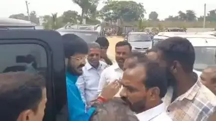 మెదక్: మండలంలోని 470 మంది ఇందిరమ్మ ఇల్లు లబ్ధిదారులకు ప్రొసీడింగ్ కాపీలను అందజేసిన ఎమ్మెల్యే మైనపల్లి రోహిత్ రావు