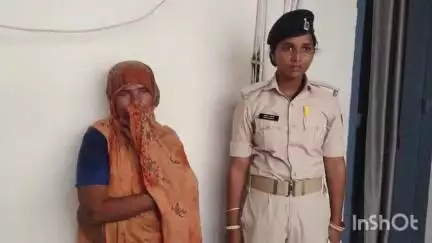 मधेपुरा: मठाही थाने की पुलिस ने मछली बाजार में छापा मारकर सुमित्रा देवी को देसी शराब के साथ किया गिरफ्तार