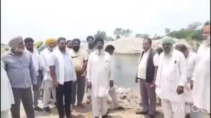 निघासन: अधूरी खुदाई के कारण थमी सुहेली नदी की धारा, नाराज़ ग्रामीणों का फूटा ग़ुस्सा, किसानों ने किया प्रदर्शन