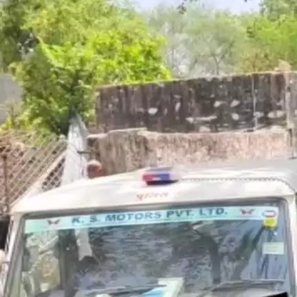 मुंडावर: गांव टेहड़का में आबकारी विभाग ने अवैध शराब के खिलाफ की बड़ी कार्रवाई, भारी मात्रा में अवैध शराब बरामद