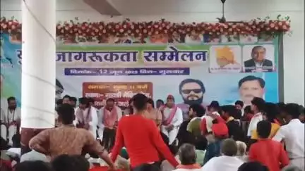 जलेसर: कस्बा जलेसर के गायत्री मैरिज होम में युवा जागरुकता सम्मेलन का कार्यक्रम हुआ, मुख्य अतिथि रहे एटा सपा सांसद देवेश शाक्य