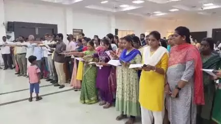 காஞ்சிபுரம்: ஆட்சியர் வளாகத்தில் குழந்தை தொழிலாளர் முறை எதிர்ப்பு தினம் விழிப்புணர்வு வாகனத்தை மாவட்ட ஆட்சியர் துவக்கி வைத்தார்