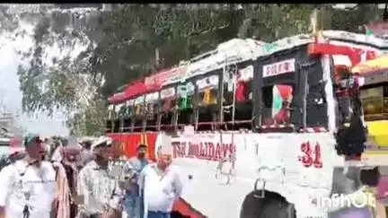 रामपुर: खनेरी में बस और कार की टक्कर, NH-5 पर लगा रहा जाम