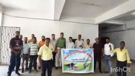 चाईबासा: आयुक्त कार्यालय परिसर में कोल्हान फिजिकल डिफेंस एकेडमी के सहयोग से पौधारोपण कार्यक्रम का आयोजन किया गया