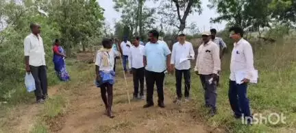 భూపాలపల్లి: గోరి కొత్తపల్లి మండలంలో భూమి కొనుగోలు పథకంలో భాగంగా వ్యవసాయ భూములను పరిశీలించిన అదనపు కలెక్టర్
