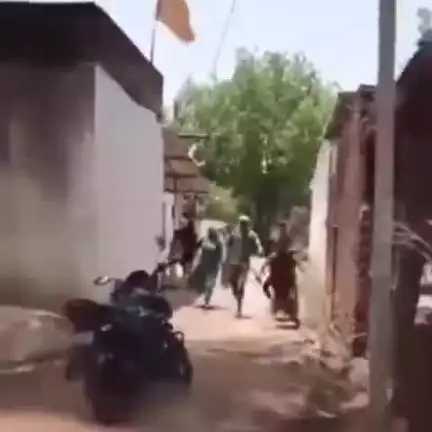 मोहनगढ़: बटवाहा गांव में दो पक्षों के बीच हुआ खूनी संघर्ष, वीडियो हुआ वायरल