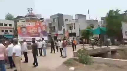 धुळे: चाळीसगाव रोड येथे भाजपच्या नुतन उभारणी सुरू असलेल्या कार्यालयाची वस्त्रोद्योग मंत्री सावकारे यांनी केली पाहणी