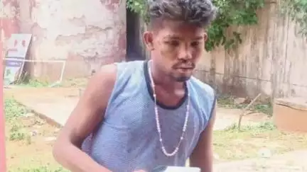 रनियां: बलंकेल गांव के पास अनियंत्रित मोटरसाइकिल सड़क किनारे कटहल के पेड़ से टकराई, 3 लोग घायल