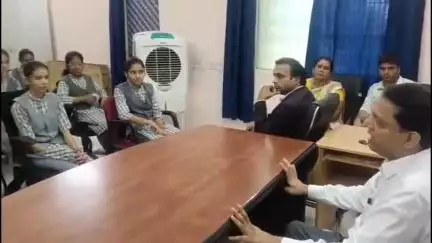 सनावद: बालश्रम दिवस पर सनावद न्यायालय परिसर में विधिक साक्षरता शिविर का हुआ आयोजन