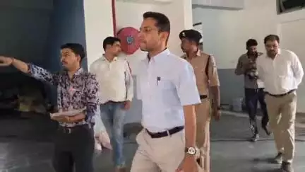 ईसागढ़: ग्राम महिदपुर में निर्माणाधीन CM राइज़ स्कूल का कलेक्टर ने किया निरीक्षण,  गुणवत्ता और सुरक्षा को लेकर दिए निर्देश