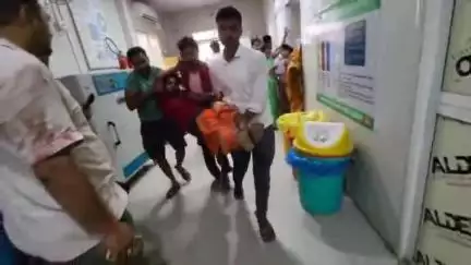 जहानाबाद: गड़ेडिया बीघा गांव निवासी मजदूर छत की ढलाई के दौरान नीचे गिरकर हुआ घायल, सदर अस्पताल में भर्ती
