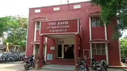 காட்டுமன்னார்கோயில்: காட்டுமன்னார்கோவில் வாலிபர் படுகொலை சம்பவத்தில் உரிய விசாரணை நடத்தாத ஆய்வாளர் உள்ளிட்ட மூவர் சஸ்பெண்ட்