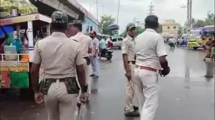 ଭଦ୍ରକ ଗ୍ରାମାଞ୍ଚଳ: ଗୋଷ୍ଠୀ ସଂଘର୍ଷରେ ଯୁବକଙ୍କ ମୃତ୍ୟୁକୁ ନେଇ ପୋଲିସ ସଜାଗ, ଭଦ୍ରକ ସହର ଦୋକାନୀଙ୍କୁ ଦୋକାନ ବନ୍ଦ ପାଇଁ କରାଗଲା ଅନୁରୋଧ