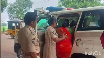 అప్పుల బాధతో పురుగుమందు తాగి ఆత్మహత్యాయత్నానికి పాల్పడ్డ మహిళను రక్షించిన ఆత్మకూరు పోలీసులు