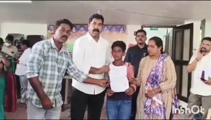 బాధితుడి 3లక్షల 50 వేల రూపాయల తో చికిత్స కోసం ఎల్ఓసి ( LOC) ని అందజేసిన ఎమ్మెల్యే  కేఆర్ నాగరాజు