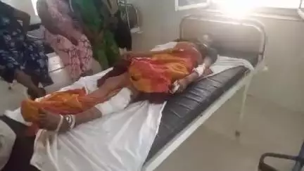 गोपद बनास: सीधी जिले के पड़खुरी में पति ने पत्नी पर किया हमला, पत्नी का ज़िला अस्पताल में उपचार जारी