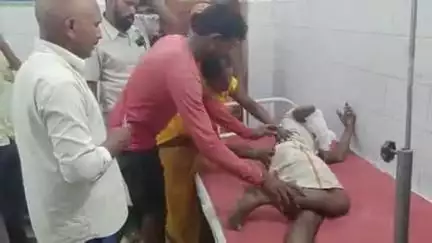 घोसी: वीरुपुर गांव में तार के पेड़ से गिरकर युवक जख्मी, गंभीर हालत में पीएचसी घोसी से रेफर