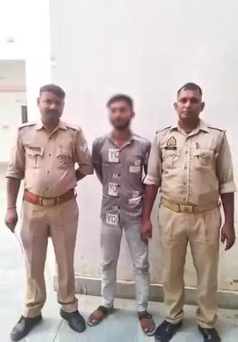 चुनार: चुनार पुलिस ने पावर हाउस के पास 11 ग्राम हीरोइन के साथ एक हीरोइन तस्कर को किया गिरफ्तार