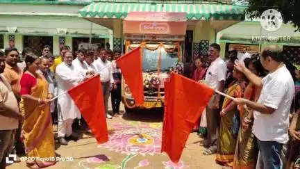 ବଡସାହି: ବେତନଟୀ ବ୍ଲକଅଫିସ ପରିସରରେ ଆୟୋଜିତ ବିକାଶ ବାହନ ଯାତ୍ରା କାର୍ଯ୍ୟକ୍ରମକୁ ଆନୁଷ୍ଠାନିକ ଭାବେ ଉଦଘାଟନ କଲେ ଲୋକପ୍ରିୟ ବିଧାୟକ ସନାତନ ବିଜୁଳି