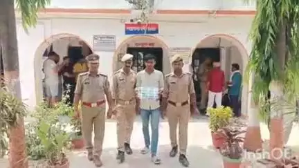 जलालपुर: नवानगर के पास पुलिस ने अंतर्जनपदीय शातिर बदमाश को अवैध असलहे के साथ गिरफ्तार किया, न्यायालय में पेश किया गया