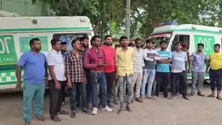 ଭଞ୍ଜନଗର: ଭଞ୍ଜନଗର ରେ 108 ଆମ୍ବୁଲାନ୍ସ ଡ୍ରାଇଭରଙ୍କ ଆନ୍ଦୋଳନ ତେଜିଲା । ସେବାରୁ ବଚିଂତ ଲୋକେ ।
