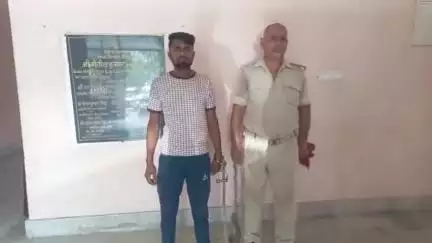 लखीसराय: गढ़टोला, बड़हिया से लखीसराय पुलिस ने विदेशी शराब के साथ एक तस्कर को किया गिरफ्तार