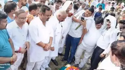 अलीगंज: पूर्व विधायक रज्जन पाल सिंह का निधन, बेसिक शिक्षा मंत्री सहित कई नेता शामिल हुए, राजकीय सम्मान के साथ हुआ अंतिम संस्कार