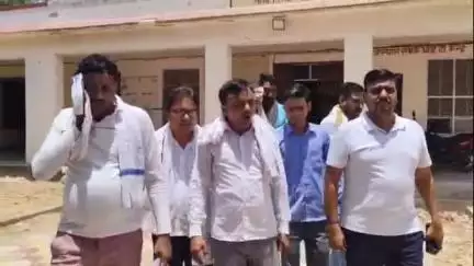 सरदारशहर: अटल सेवा केंद्र में आयोजित जनसुनवाई में आरएलपी और 1 झंडा 1 डंडा संगठन के कार्यकर्ताओं ने अधिकारियों को सुनाई खरी-खोटी