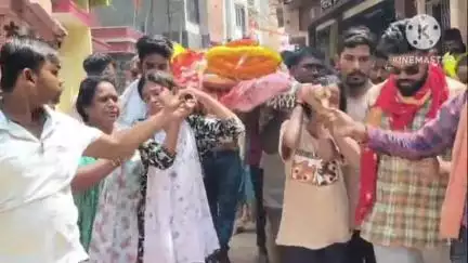 खैरागढ़ के कुम्हारपारा में बेटी बनी बेटा, 5 बेटियों ने निभाया अंतिम फर्ज, अर्थी को दिया कंधा और मुखाग्नि दी