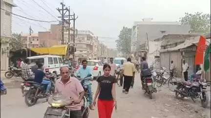 गौशाला चौक में यूथ कांग्रेस का प्रदर्शन, जर्जर सड़क की समस्या को लेकर कार्यकर्ताओं ने दिया ज्ञापन