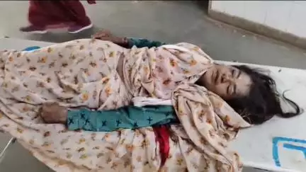 डूंगरपुर: उदयपुर जिले के बावल वाडा गांव में सड़क किनारे अज्ञात महिला का शव मिला, सूचना पर मौके पर पहुंची पुलिस